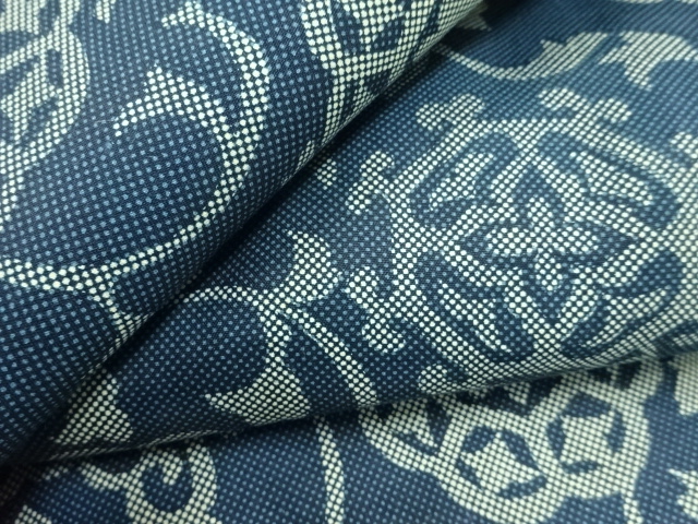  未使用品　華紋唐草模様小紋着物